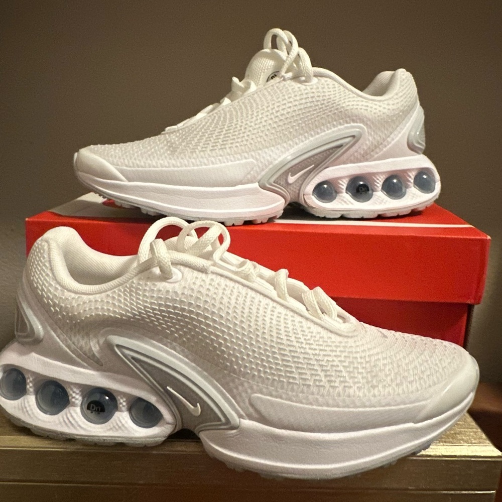 Nike Air Max DN Women’s Shoes White Size 7 New